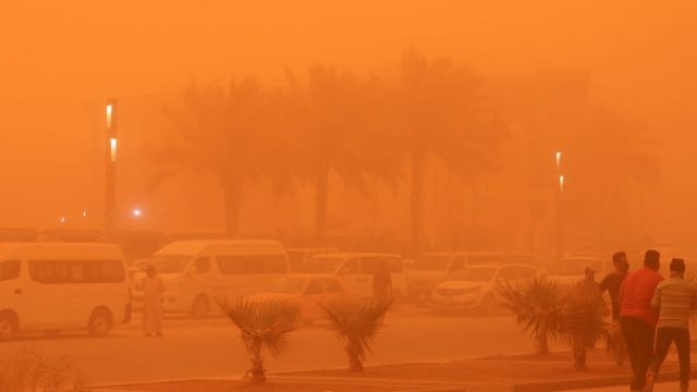 التغير المناخي: عاصفة ترابية أخرى تجتاح العراق وتعطل مظاهر الحياة - BBC  News عربي