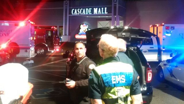 La policía en el centro comercial Cascade