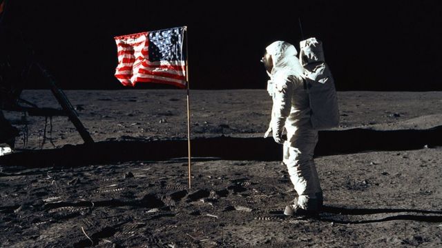 Первые люди на Луне: Нил Армстронг сфотографировал Базза Олдрина