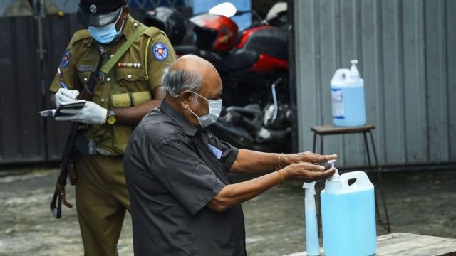 கொரோனா அச்சுறுத்தலுக்கு மத்தியில் தேர்தல்