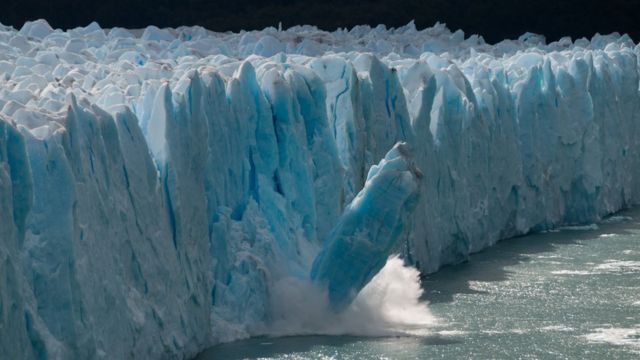 Partos de hielo en el glaciar Perito moreno