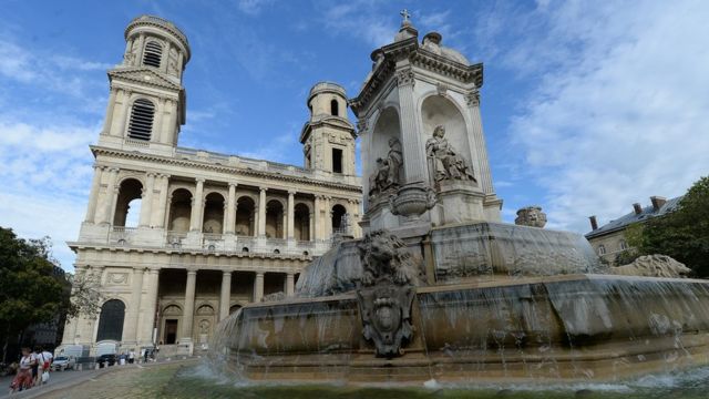Nhà thờ Saint Sulpice tại Paris, nơi chứa đựng những bí ẩn được mô tả trong tác phẩm 'The Da Vinci code' của Dan Brown và đường kinh tuyến cổ.