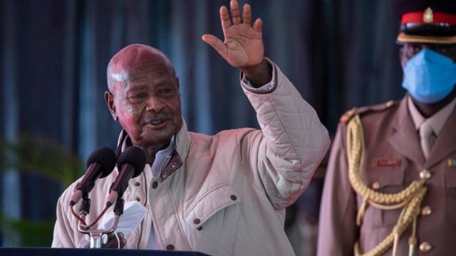 Prezida wa Uganda Yoweri Museveni mu muhango wo kwakira Kongo muri EAC