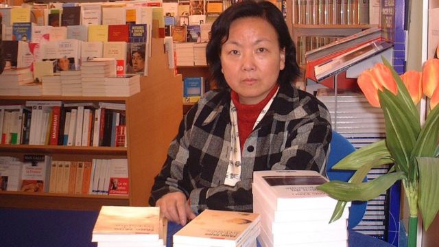 Fang Fang at a book signing in a bookshop.