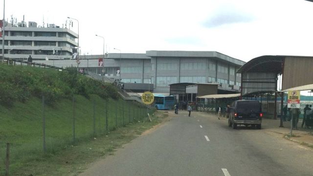 Road to arrival of di Murtala Muhammed International Airport for Lagos