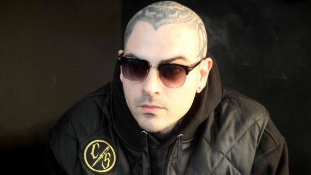 Bamf em foto tirada em meio a fumaça