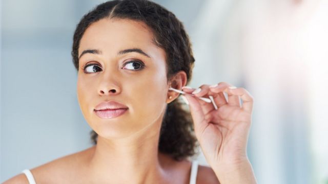 À quoi sert le cérumen et quelle est la meilleure façon de nettoyer nos  oreilles ? - BBC News Afrique