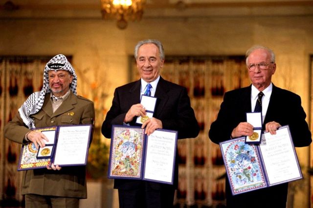 Yasir Arafat, Shimon Peres e Isaac Rabin.