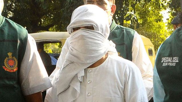 போலீஸ் கைது