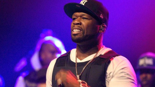 Рэпера 50 Cent оштрафовали на 1100 долларов США за употребление грубого ругательства во время концерта в Сент-Китсе