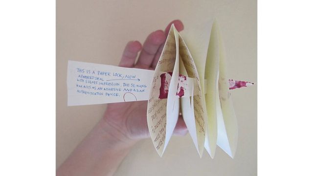 3 manières de plier et insérer une lettre dans une enveloppe