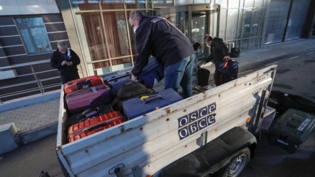 OSCE staff left the hotel in Donetsk with suitcases