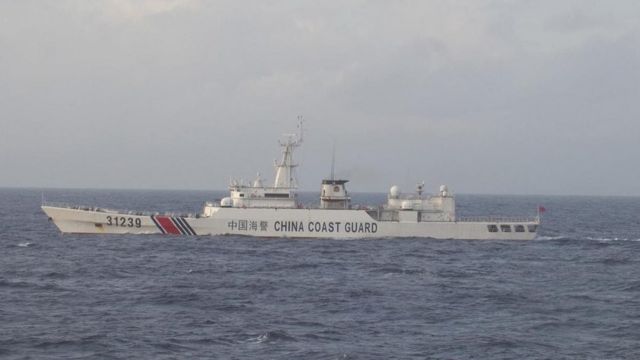Cảnh sát biển Trung Quốc và tàu đánh cá nước này liên tục xâm phạm khu vực đảo Senkaku.