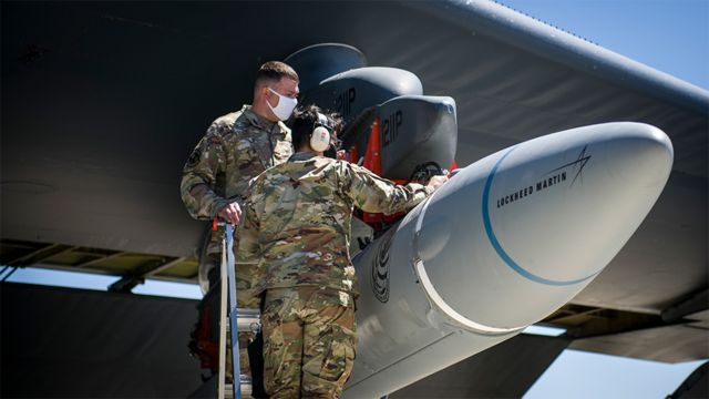 La Fuerza Aérea de EE.UU. haciendo pruebas de su misil hipersónico AGM-183A, en California, 2020
