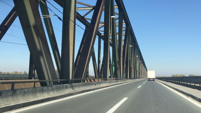 Čelična konstrukcija Pančevačkog mosta dugačka je 809 metara