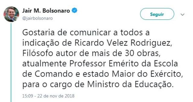 Bolsonaro anunciou no Twitter a nomeação de Vélez pro MEC