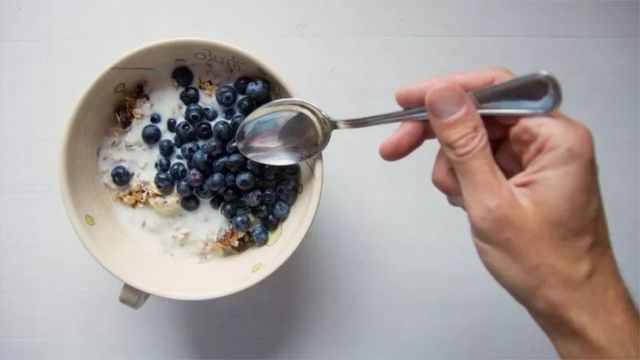 早餐麦片中可以加上水果(photo:BBC)