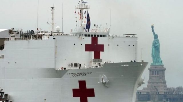 Seorang awak kapal Angkatan Laut yang dikirim New York di rumah sakit kapal, terinfeksi Covid-19.