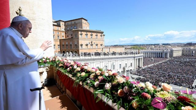 ローマ教皇、復活祭のミサ 「元気そう」と安心の声も - BBCニュース