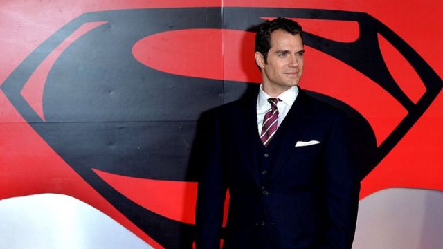 Henry Cavill abandona a capa de Super Homem