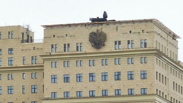 "Панцирь" на крыше здания минобороны РФ