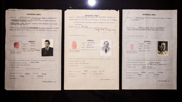 Los pasaportes de la Cruz Roja, con nombres falsos, usados por Josef Mengele, Klaus Barbie y Adolf Eichmann.