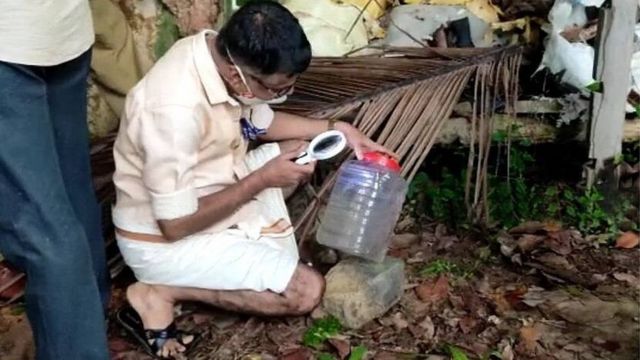 பாம்பு வைக்கப்பட்டிருந்த டப்பா