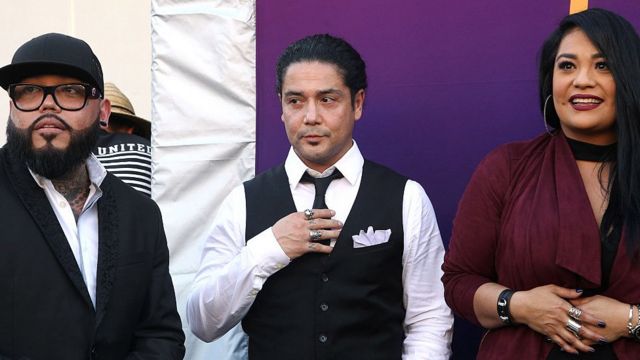 La viuda de Selena, Chris Perez (centro), presentó una demanda contra el padre de la cantante en 2016.