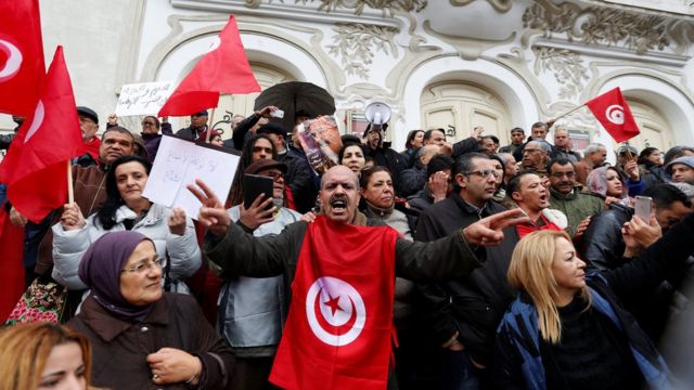 مظاهرة ضد عودة المسلحين في تونس