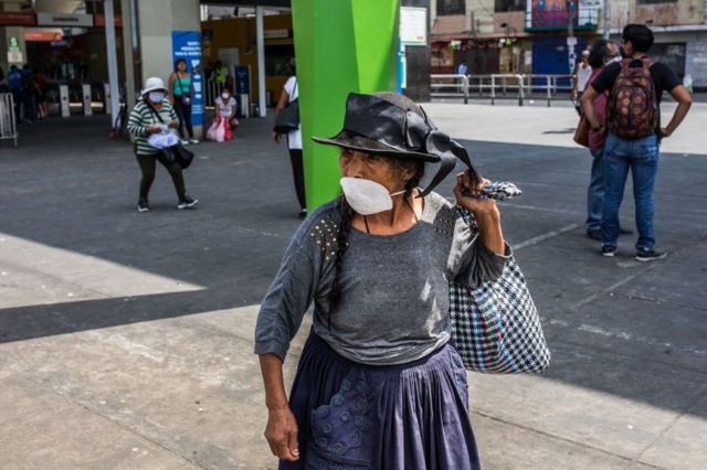 Mujer mayor en Lima