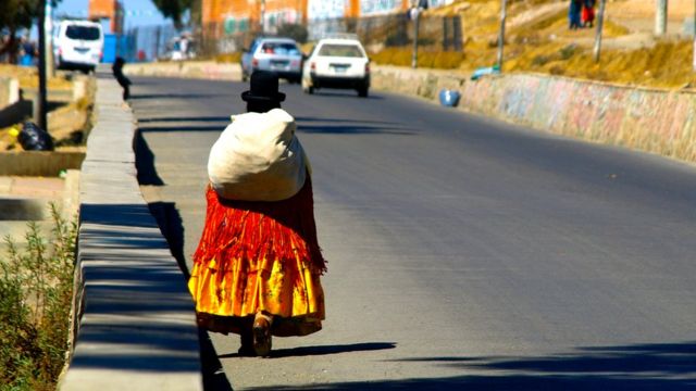Уличная сценка в Боливии