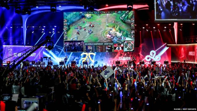 SKT crowned 2016 League of Legends world champions - BBC News