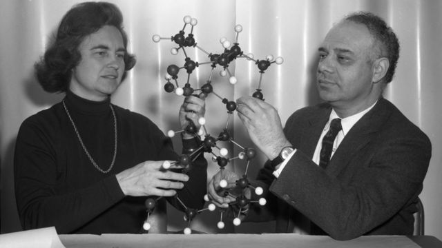 Ninguno de nosotros podría encontrar un mejor compañero de vida": Marie y Pierre Curie y otras 3 grandes historias de amor de la ciencia - BBC News Mundo
