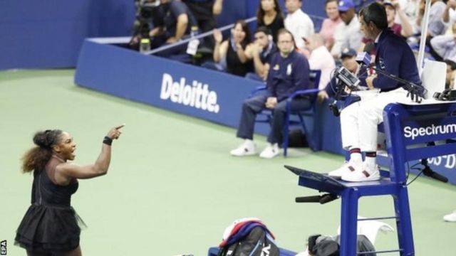 Serena waxaa lagu eedeeyey inay aflagaadeysay garsooraha