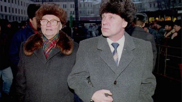 Former KGB chief Vladimir Kryuchkov (L) and Communist Party secretary Oleg Shenin, both leaders of the 1991 August coup, join a pro-communist demonstration in Moscowk, 23 February 1994