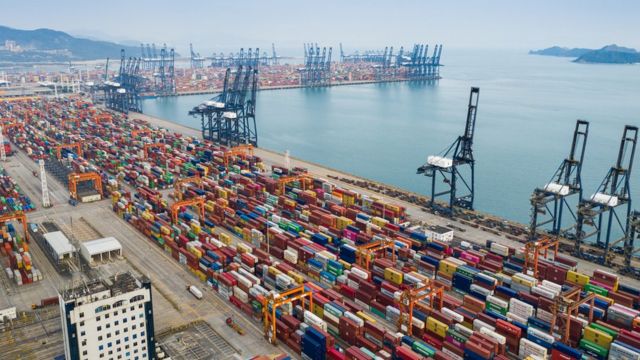 Foto aérea de un puerto de contenedores en China