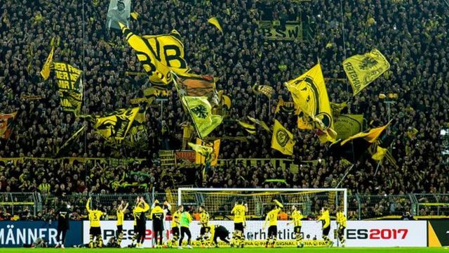 Cette tribune appelée " Mur Jaune" est la plus grosse tribune de supporters d'Europe avec ses 25.000 places.