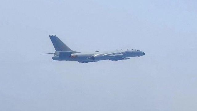 Un avión chino participa en un ejercicio militar cerca de Taiwán