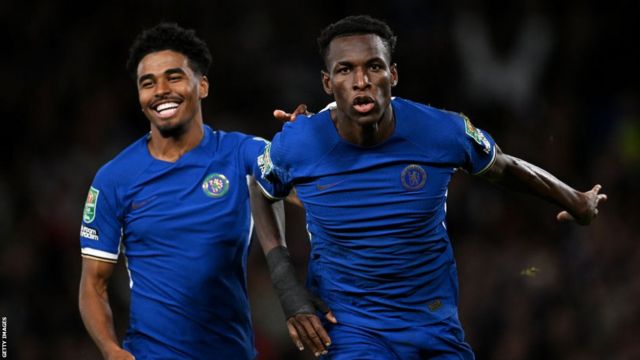 Chelsea and Samsung agree new shirt sponsorhip deal - BBC News