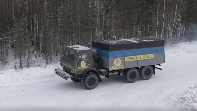 Кадр из репортажа пресс-службы МО об учениях по заправке бронетранспортеров