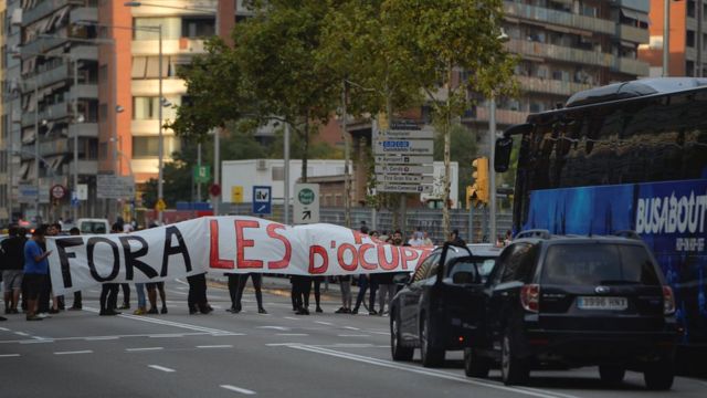 Roadblock on Gran Via in central Barcelona, 3 Oct 17
