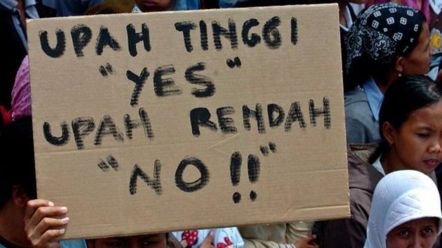 Upah minimum buruh: Kelompok buruh berencana demo dan mogok 