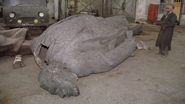 Lenin, Tajikistan
