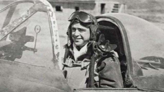 Rui Moreira Lima no caça Thunderbolt P-47, que pilotou durante a guerra