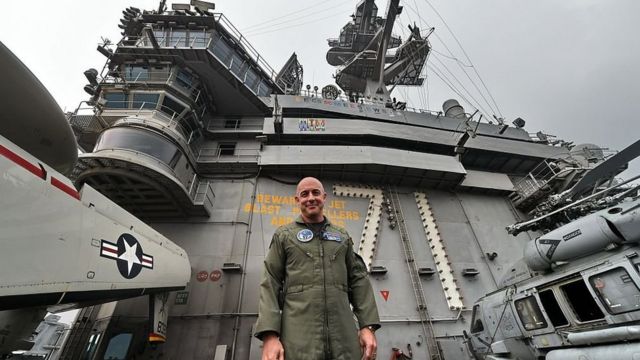 USS Theodore Roosevelt trên đường tới cảng Singapore năm 2015