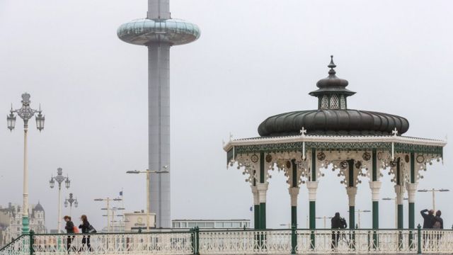 Imagen de la torre i360 en Brighton, Reino Unido