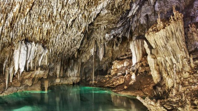 Cenote en la península de Yucatán