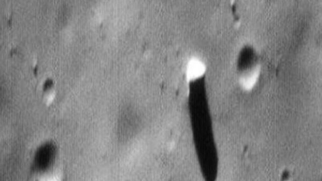 El monolito en la luna de Marte