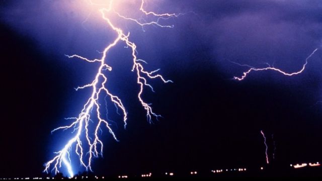 Why did some parts of NI have lightning but no thunder? - BBC News