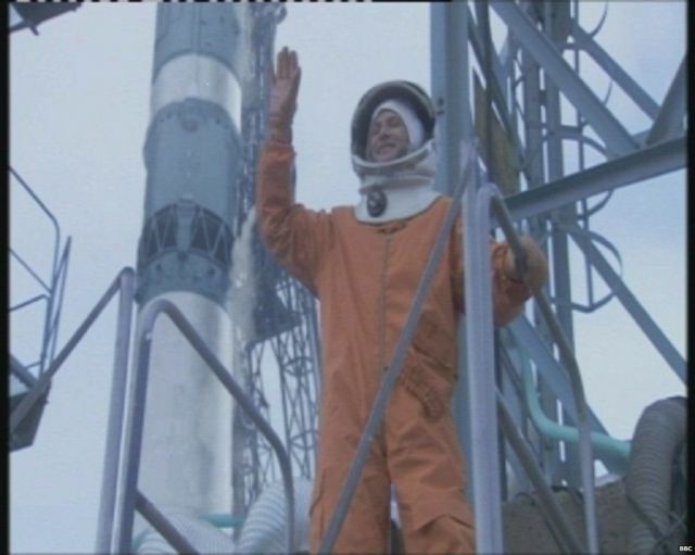 யூரி ககாரின்: மனிதன் முதல் முறையாக விண்வெளிக்கு சென்று 60 ஆண்டுகள் நிறைவு